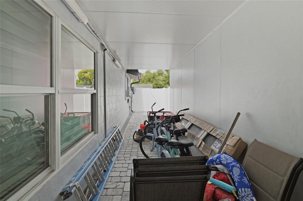 For Sale: $850,000 (5 beds, 3 baths, 1936 Square Feet)