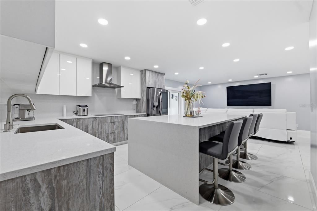 For Sale: $850,000 (5 beds, 3 baths, 1936 Square Feet)
