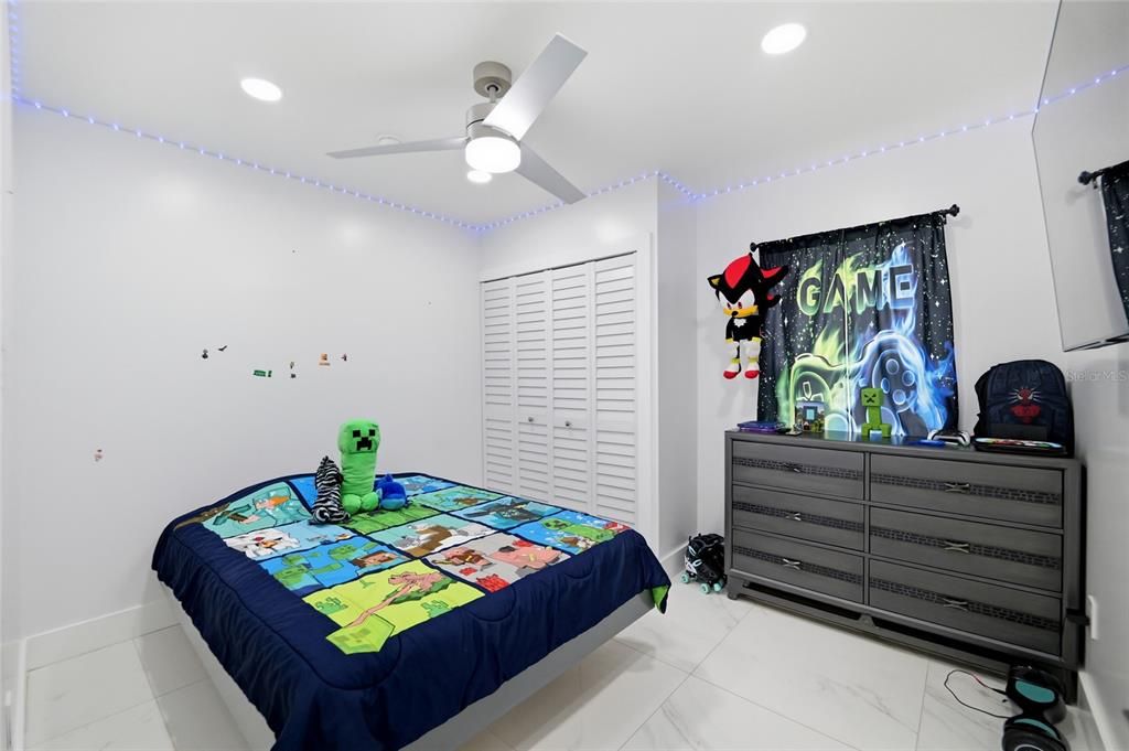 For Sale: $850,000 (5 beds, 3 baths, 1936 Square Feet)