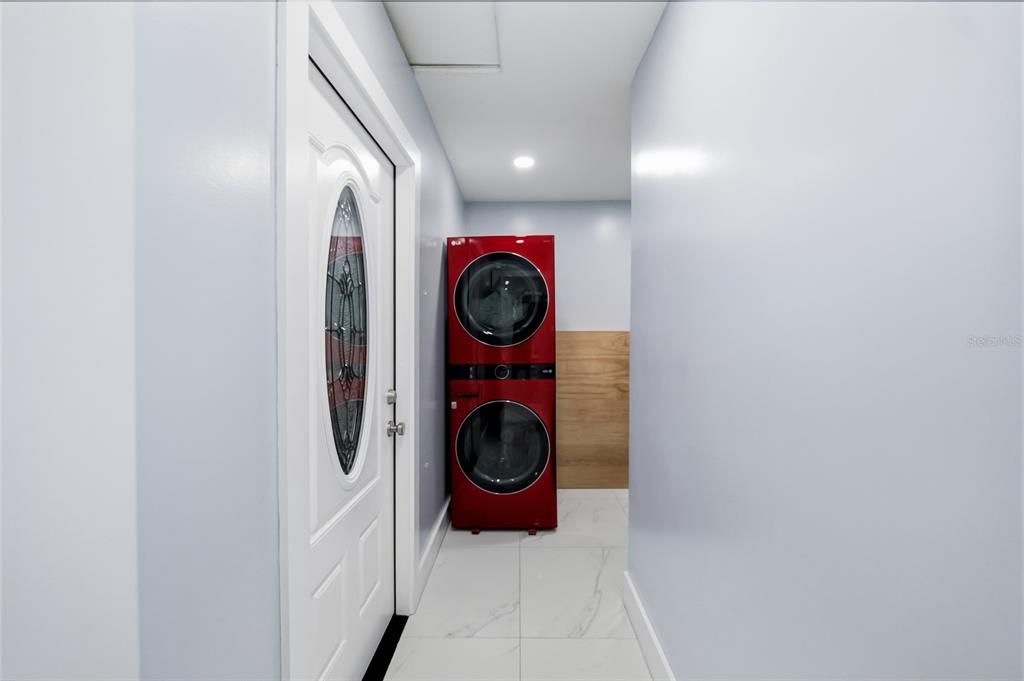 For Sale: $850,000 (5 beds, 3 baths, 1936 Square Feet)