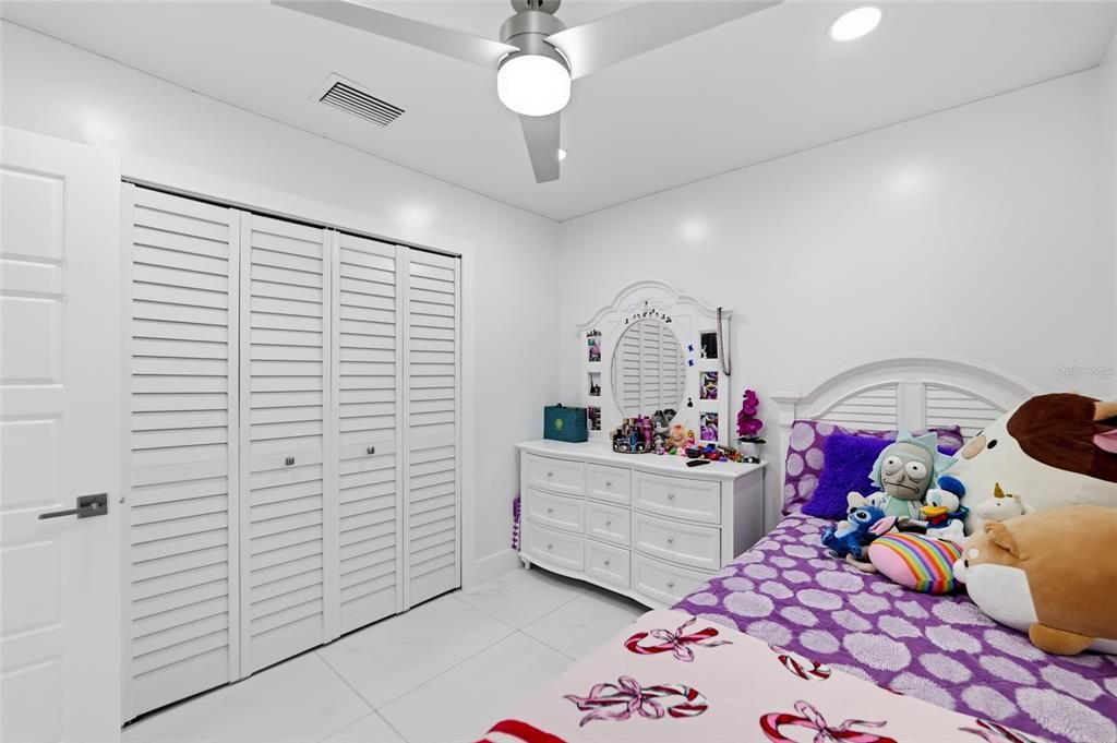 For Sale: $850,000 (5 beds, 3 baths, 1936 Square Feet)
