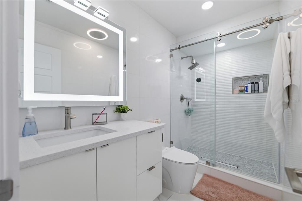 For Sale: $850,000 (5 beds, 3 baths, 1936 Square Feet)