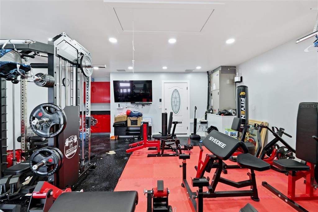 For Sale: $850,000 (5 beds, 3 baths, 1936 Square Feet)