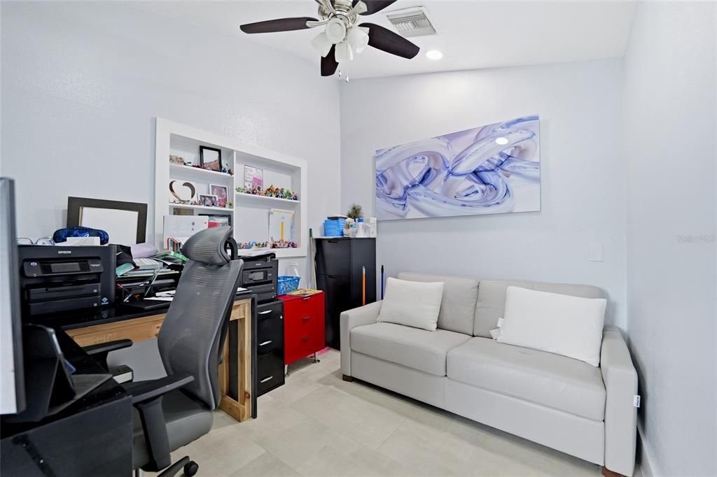 For Sale: $850,000 (5 beds, 3 baths, 1936 Square Feet)