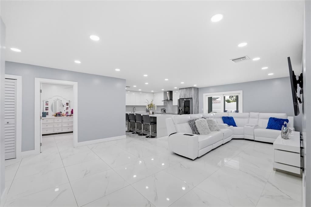 For Sale: $850,000 (5 beds, 3 baths, 1936 Square Feet)