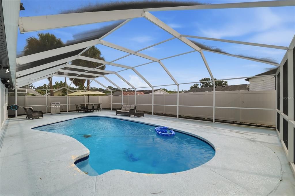 For Sale: $850,000 (5 beds, 3 baths, 1936 Square Feet)