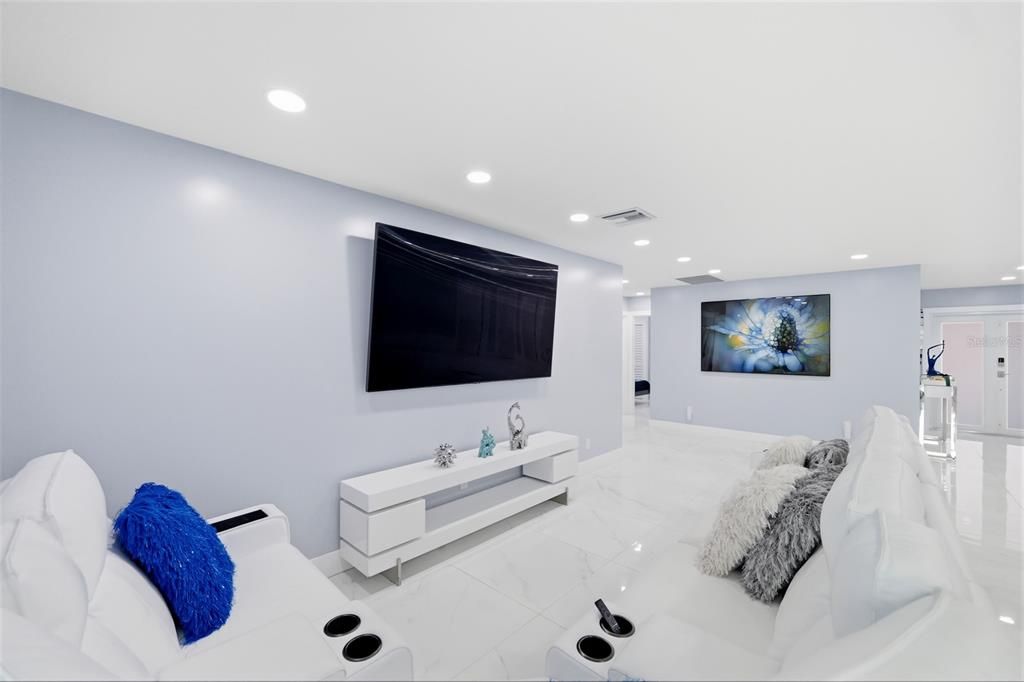 For Sale: $850,000 (5 beds, 3 baths, 1936 Square Feet)