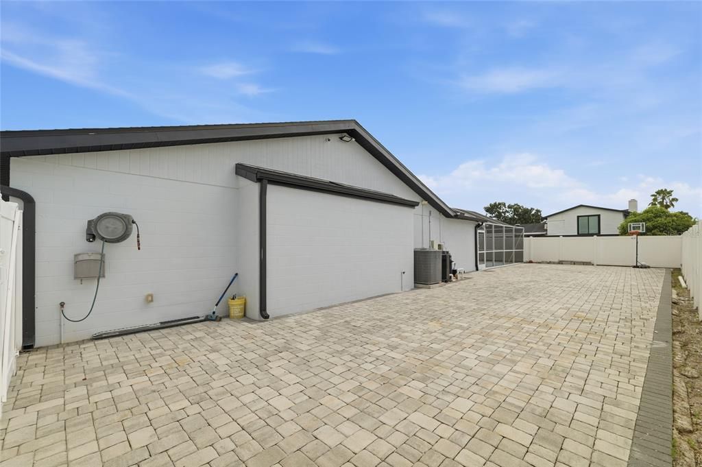For Sale: $850,000 (5 beds, 3 baths, 1936 Square Feet)