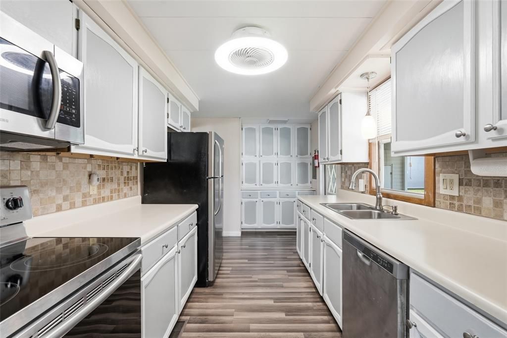На продажу: $130,000 (2 спален, 2 ванн, 1032 Квадратных фут)