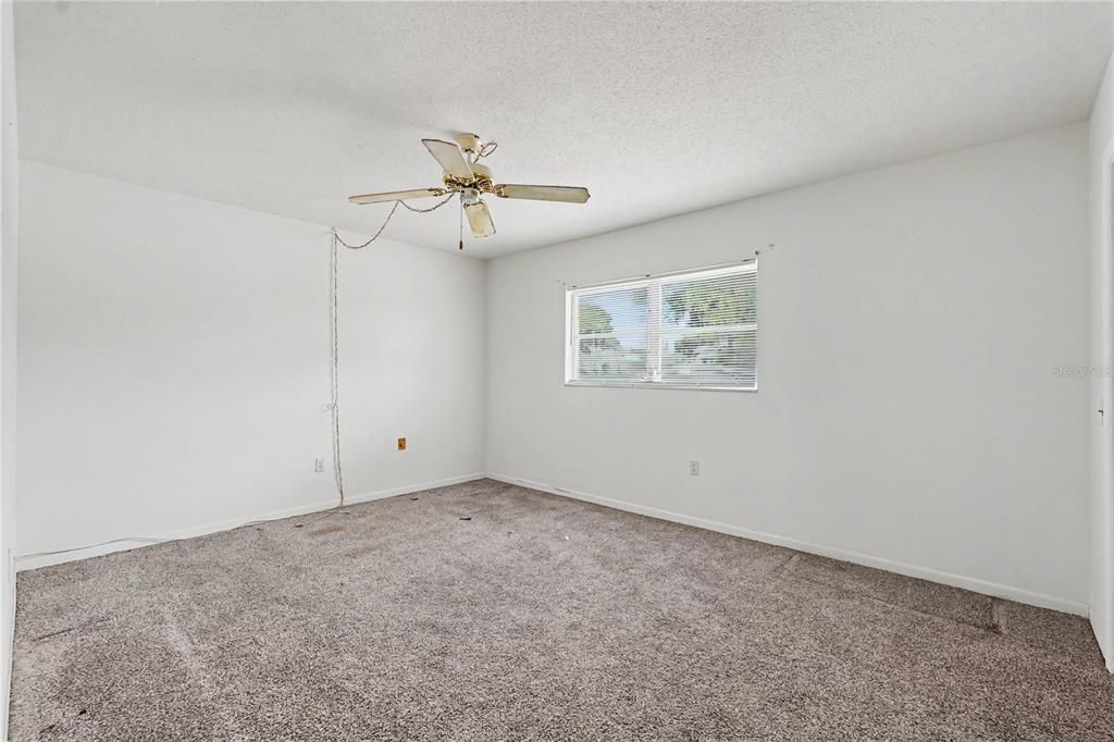 Active With Contract: $115,000 (1 beds, 1 baths, 640 Square Feet)
