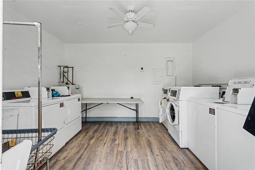 Active With Contract: $115,000 (1 beds, 1 baths, 640 Square Feet)