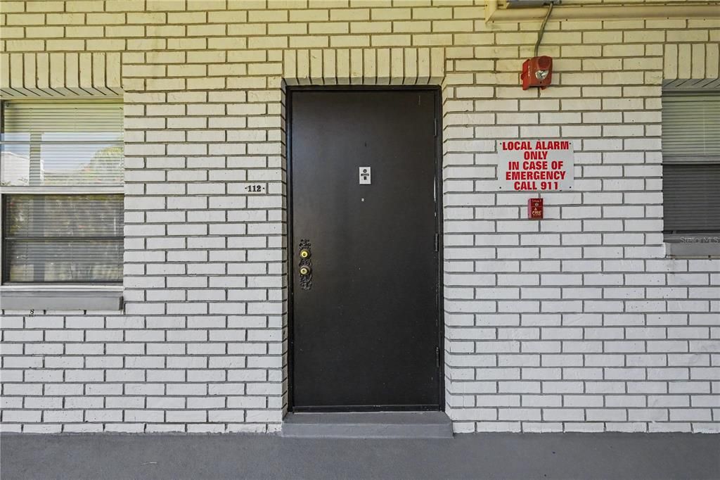 Active With Contract: $115,000 (1 beds, 1 baths, 640 Square Feet)