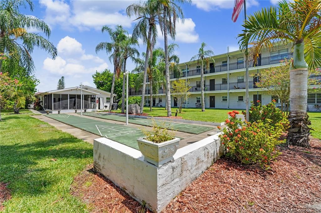 Active With Contract: $115,000 (1 beds, 1 baths, 640 Square Feet)