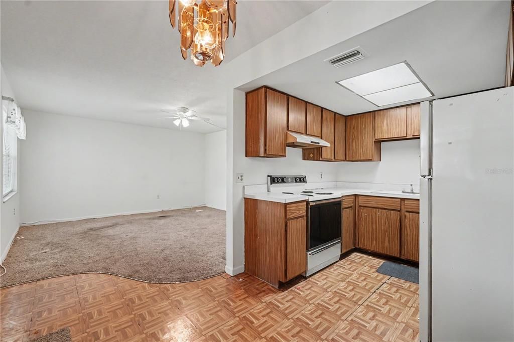 Active With Contract: $115,000 (1 beds, 1 baths, 640 Square Feet)