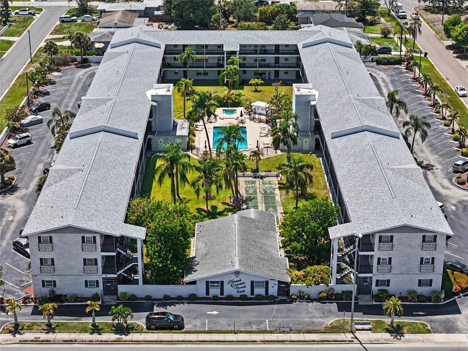 Active With Contract: $115,000 (1 beds, 1 baths, 640 Square Feet)