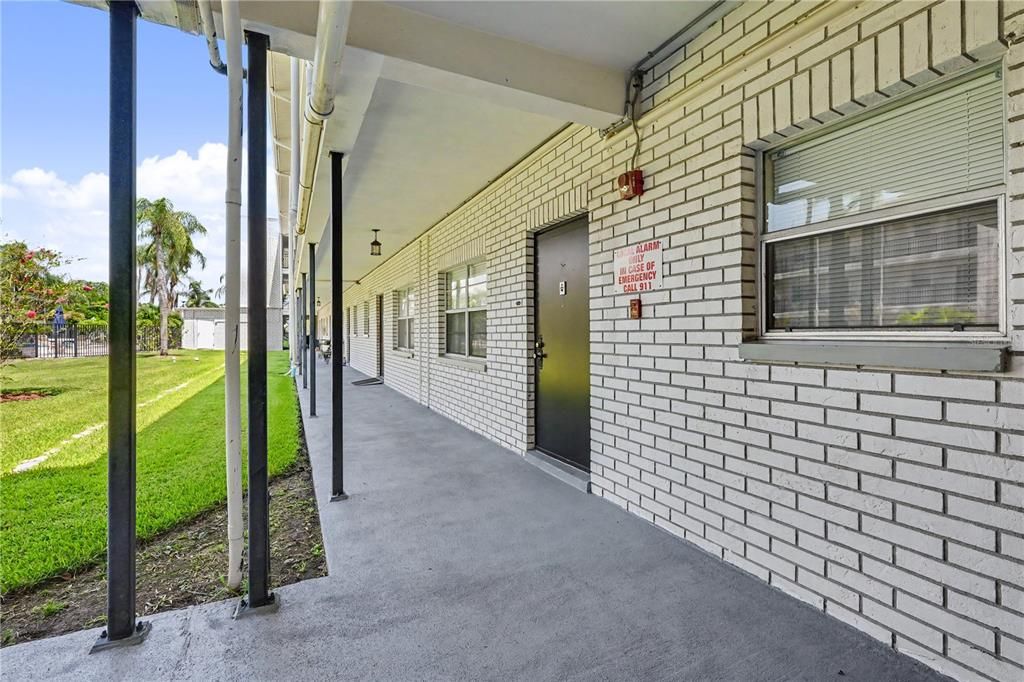 Active With Contract: $115,000 (1 beds, 1 baths, 640 Square Feet)