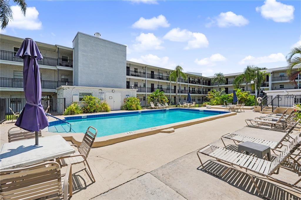 Active With Contract: $115,000 (1 beds, 1 baths, 640 Square Feet)