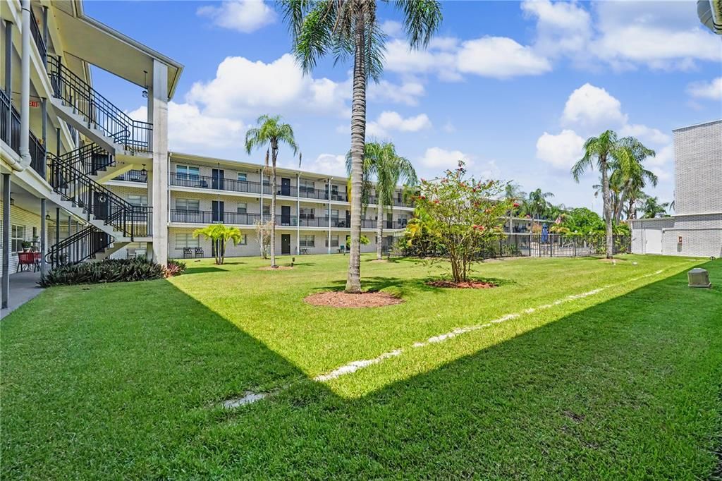 Active With Contract: $115,000 (1 beds, 1 baths, 640 Square Feet)