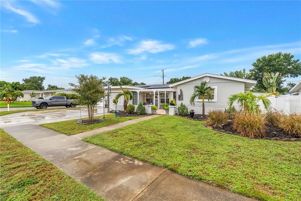 Active With Contract: $479,900 (3 beds, 1 baths, 1307 Square Feet)