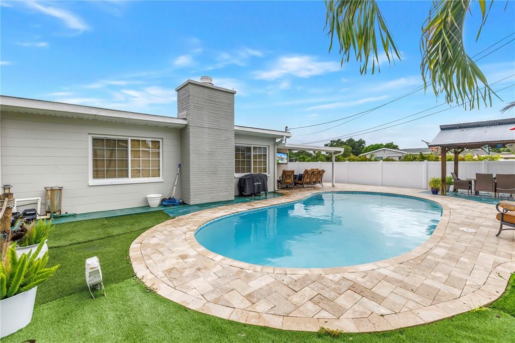 Active With Contract: $479,900 (3 beds, 1 baths, 1307 Square Feet)