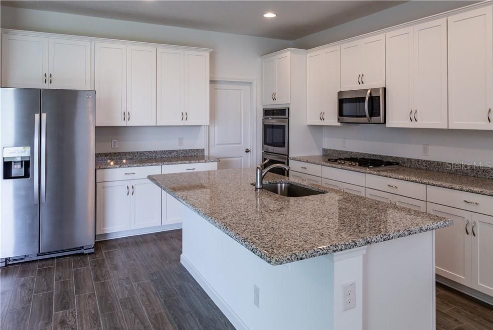 For Rent: $3,450 (4 beds, 3 baths, 2697 Square Feet)