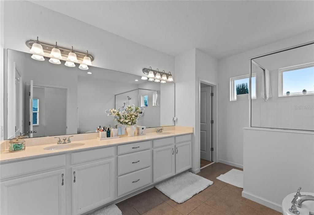 For Rent: $3,450 (4 beds, 3 baths, 2697 Square Feet)