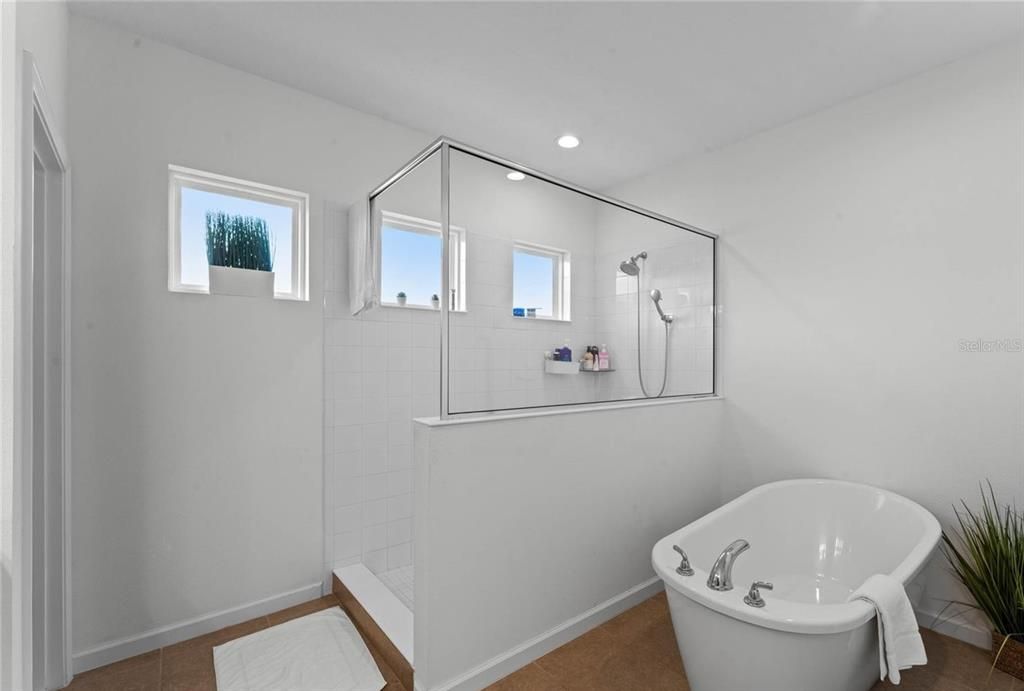 For Rent: $3,450 (4 beds, 3 baths, 2697 Square Feet)