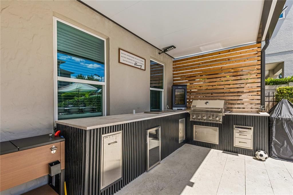 En Venta: $1,150,000 (5 camas, 4 baños, 3897 Pies cuadrados)