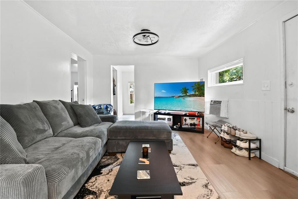 En Venta: $487,000 (4 camas, 0 baños, 1375 Pies cuadrados)