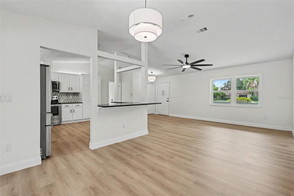 На продажу: $379,000 (3 спален, 2 ванн, 1607 Квадратных фут)