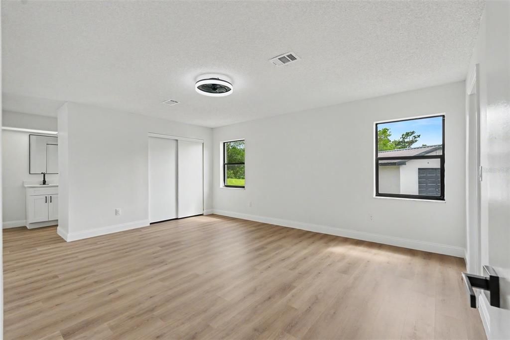 На продажу: $379,000 (3 спален, 2 ванн, 1607 Квадратных фут)