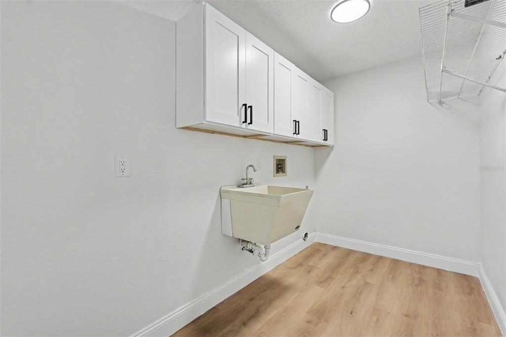 На продажу: $379,000 (3 спален, 2 ванн, 1607 Квадратных фут)