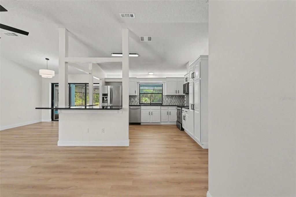 На продажу: $379,000 (3 спален, 2 ванн, 1607 Квадратных фут)