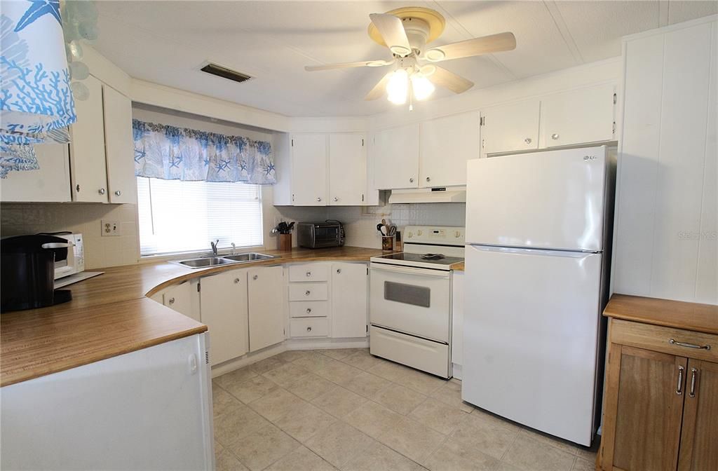 В аренду: $1,800 (2 спален, 2 ванн, 864 Квадратных фут)