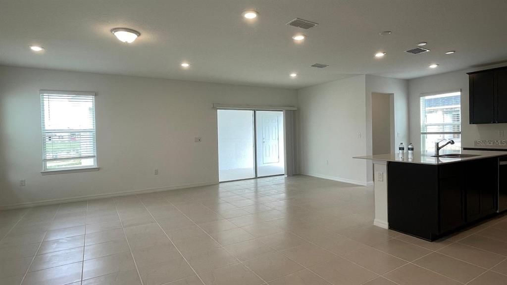 En Renta: $4,000 (4 camas, 3 baños, 2940 Pies cuadrados)