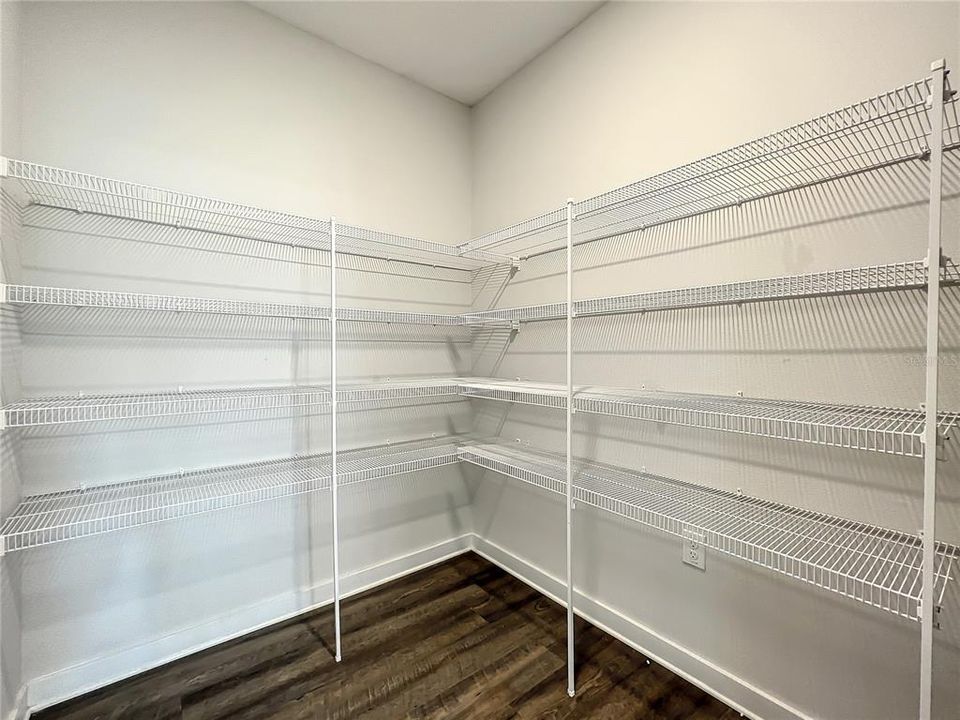 В аренду: $2,600 (3 спален, 2 ванн, 1716 Квадратных фут)
