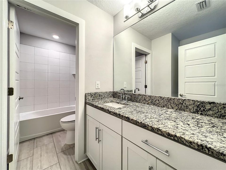 В аренду: $2,600 (3 спален, 2 ванн, 1716 Квадратных фут)