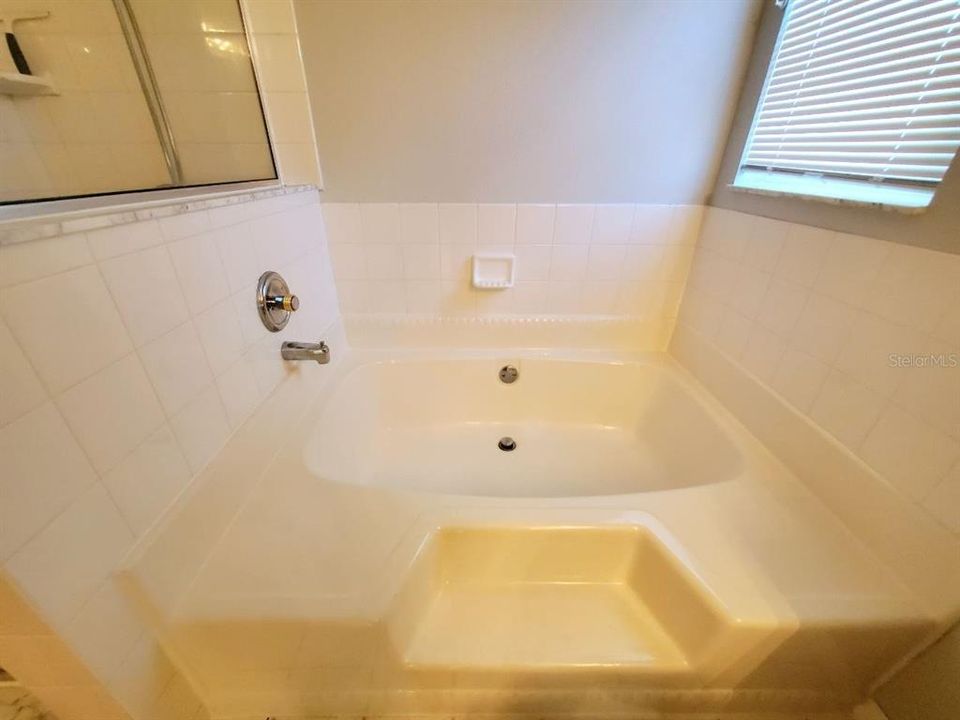 For Rent: $2,300 (4 beds, 2 baths, 1820 Square Feet)