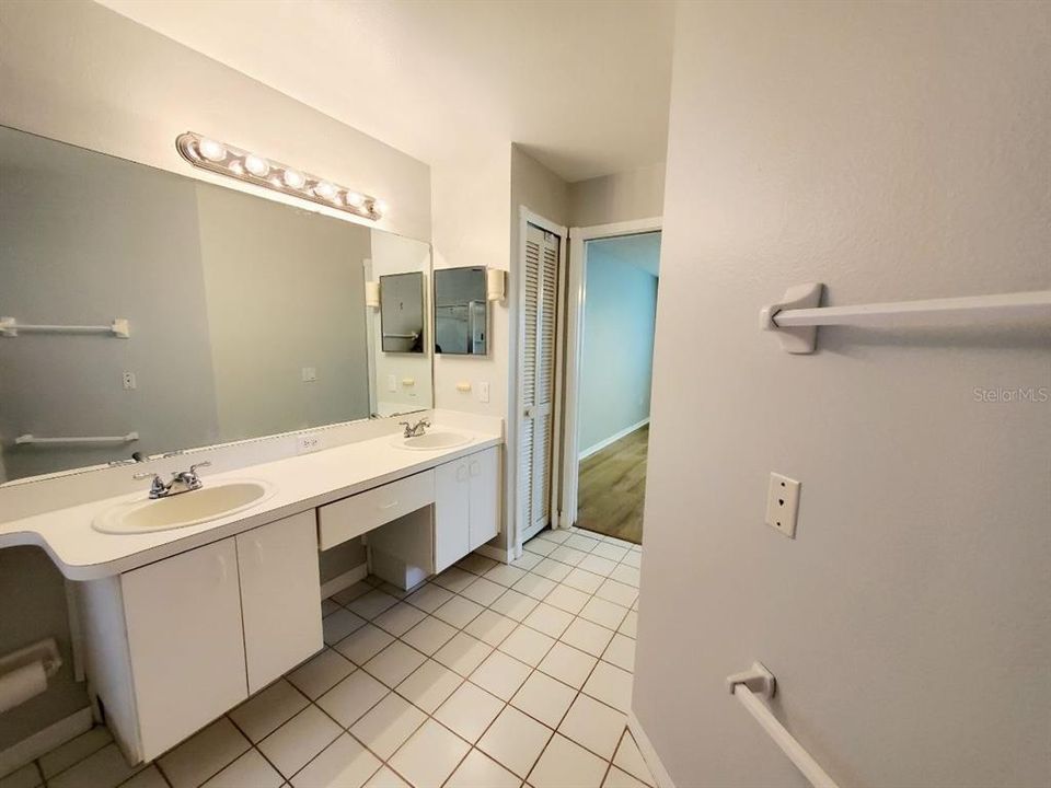 For Rent: $2,300 (4 beds, 2 baths, 1820 Square Feet)