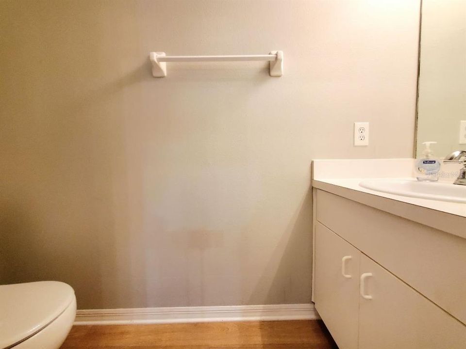 For Rent: $2,300 (4 beds, 2 baths, 1820 Square Feet)