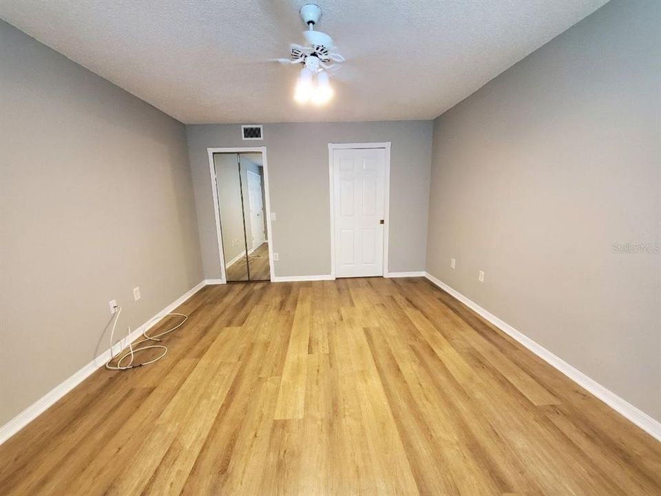For Rent: $2,300 (4 beds, 2 baths, 1820 Square Feet)