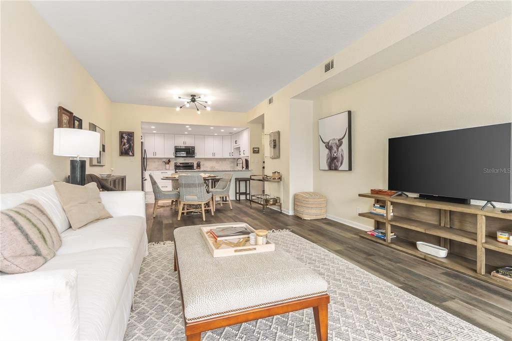 En Venta: $675,000 (2 camas, 2 baños, 1403 Pies cuadrados)
