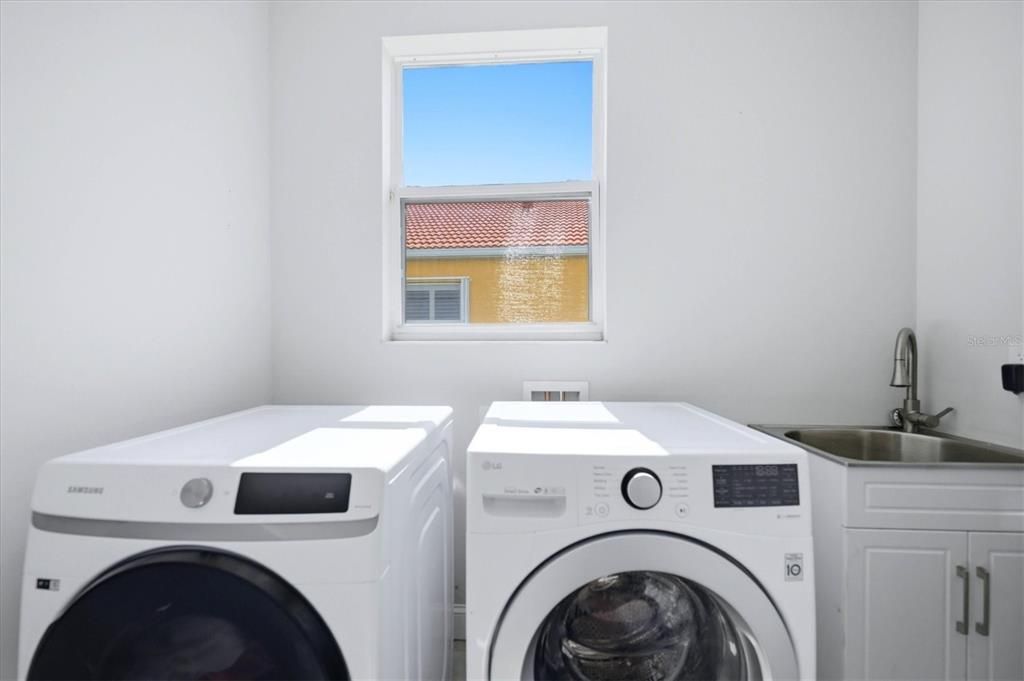 En Venta: $775,000 (4 camas, 3 baños, 2930 Pies cuadrados)