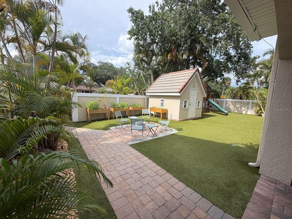 Activo con contrato: $1,690,000 (5 camas, 5 baños, 4446 Pies cuadrados)