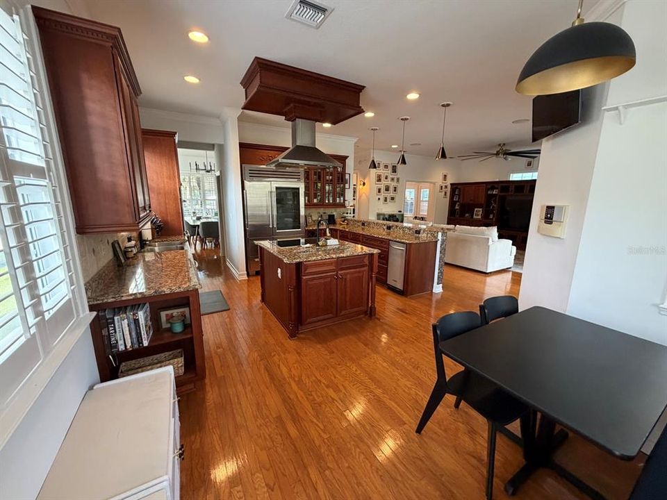 Activo con contrato: $1,690,000 (5 camas, 5 baños, 4446 Pies cuadrados)