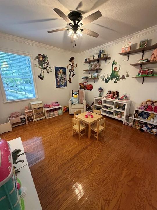 Activo con contrato: $1,690,000 (5 camas, 5 baños, 4446 Pies cuadrados)