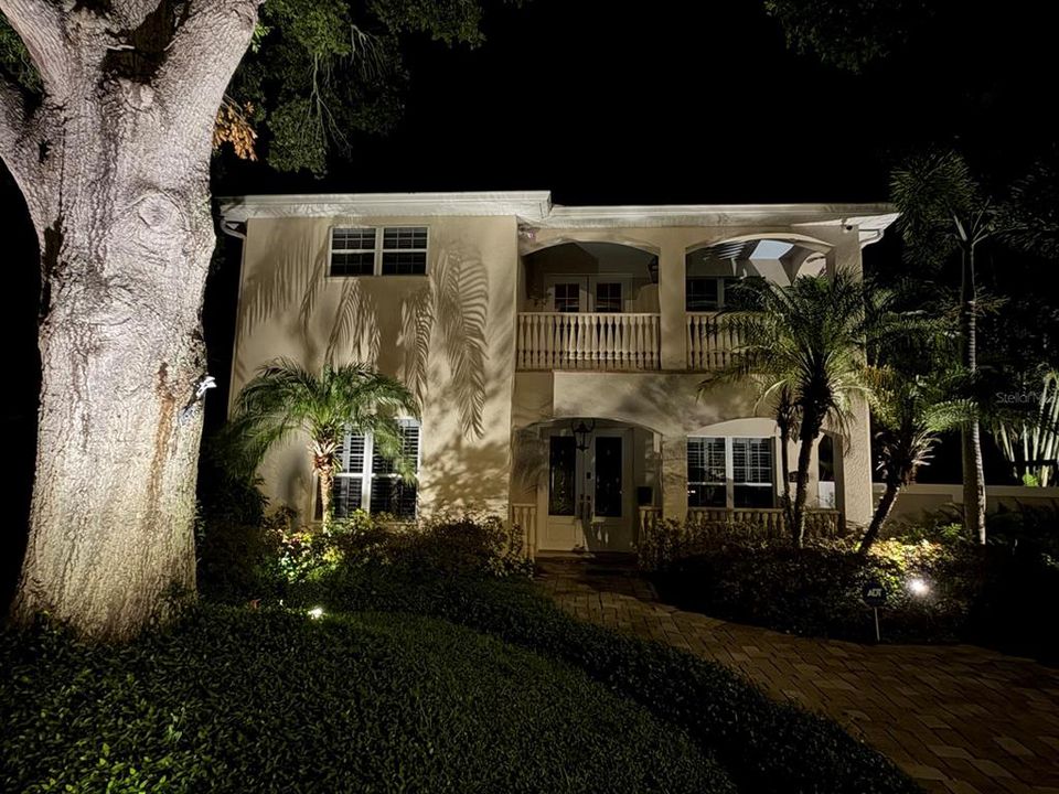 Activo con contrato: $1,690,000 (5 camas, 5 baños, 4446 Pies cuadrados)
