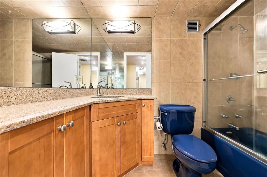 В аренду: $2,700 (1 спален, 1 ванн, 900 Квадратных фут)