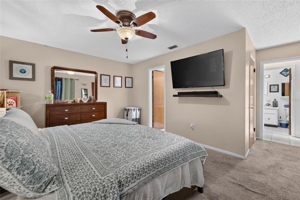 Activo con contrato: $209,950 (2 camas, 2 baños, 1336 Pies cuadrados)