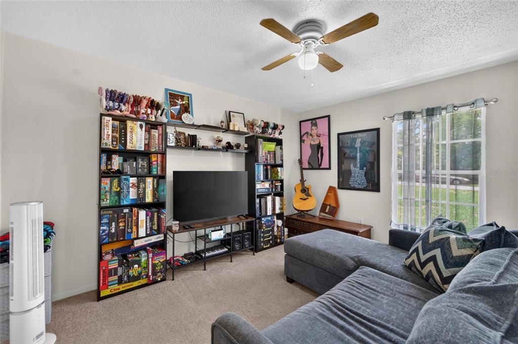 Activo con contrato: $209,950 (2 camas, 2 baños, 1336 Pies cuadrados)